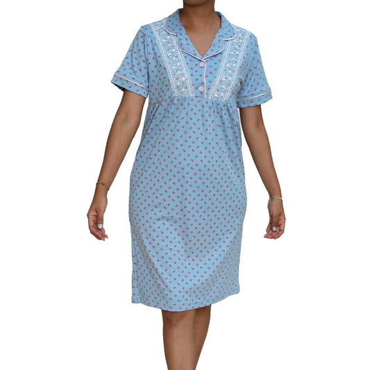 Camisón de mujer MorfeoHome - Escila (verano) celeste con flores rosas