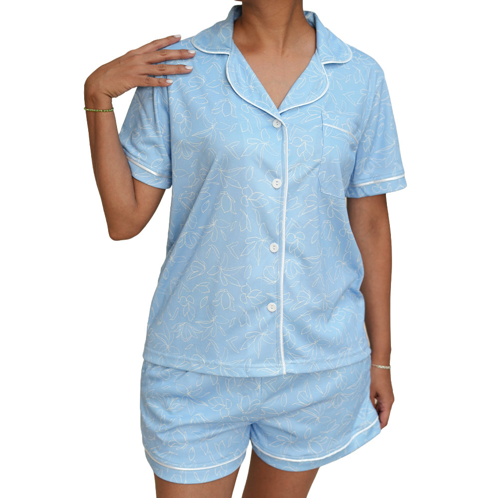 PIJAMA DE MUJER CIELO (VERANO) CELESTE CON FLORES BLANCAS