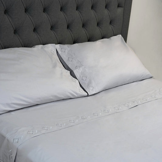 SET DE SÁBANAS ROMBOS 100% ALGODÓN PERUANO 217H GRIS CLARO