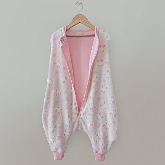 SAQUITO DE DORMIR CON PIES LIBRES PARA OTOÑO - INVIERNO (TALLA M) – ROSADO DE CONEJITOS