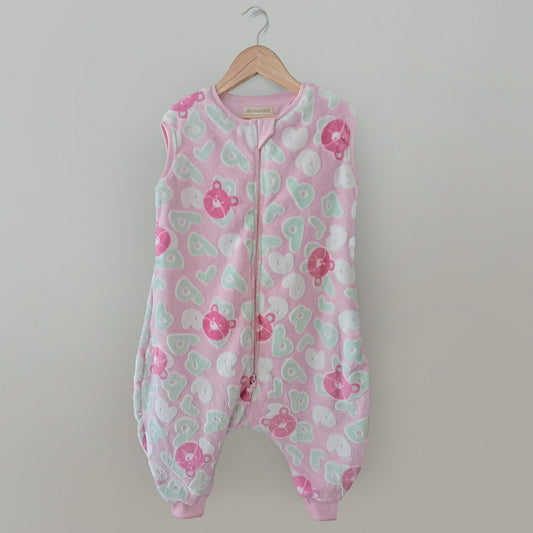 SAQUITO DE DORMIR CON PIES LIBRES PARA OTOÑO - INVIERNO (TALLA L) – ROSADO DE LETRAS