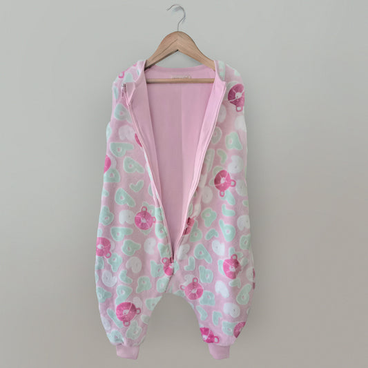 SAQUITO DE DORMIR CON PIES LIBRES PARA OTOÑO - INVIERNO (TALLA L) – ROSADO DE LETRAS
